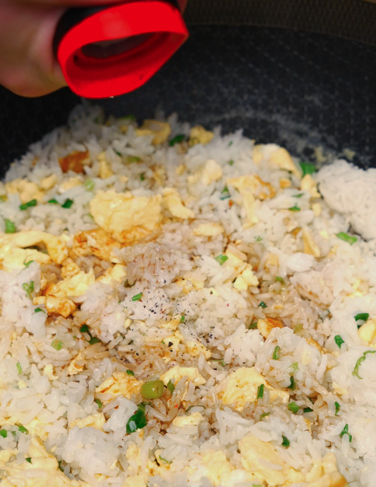 seasoning egg fried rice with black pepper – simple and flavorful Chinese-inspired recipe